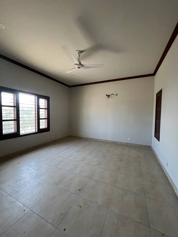 150 YARDS BUNGALOW ON RENT - PHASE 8 IQBAL LANES 2