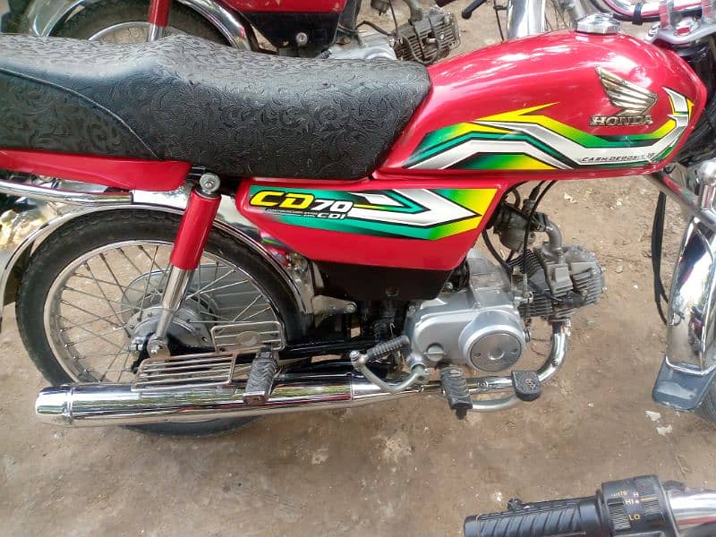 HONDA CD 70 LUSH and GENWAIN condition 22/23 model . . . 5