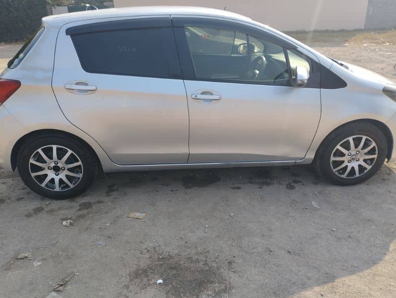 Toyota Vitz 2014 4