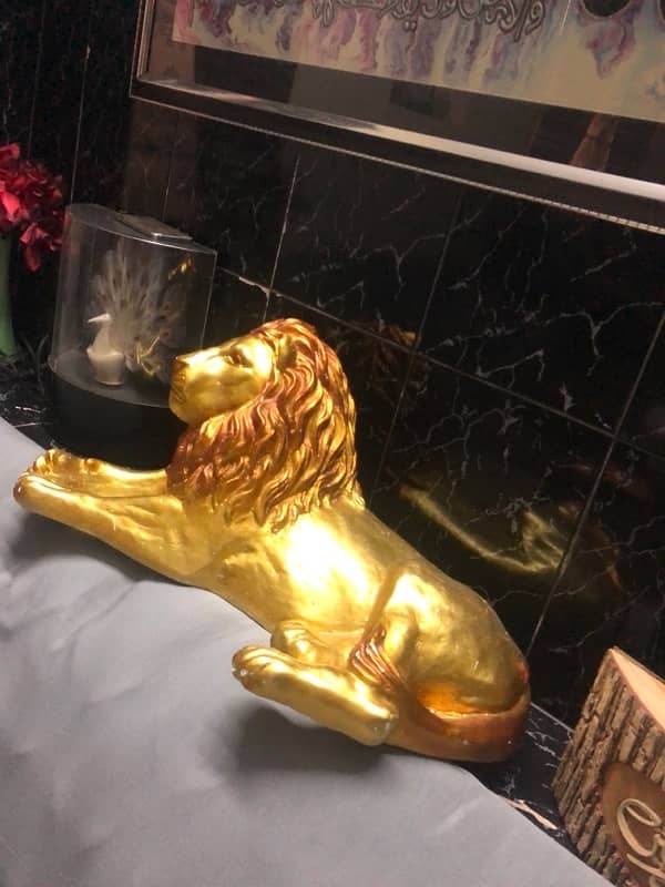 Lion sculpture 2