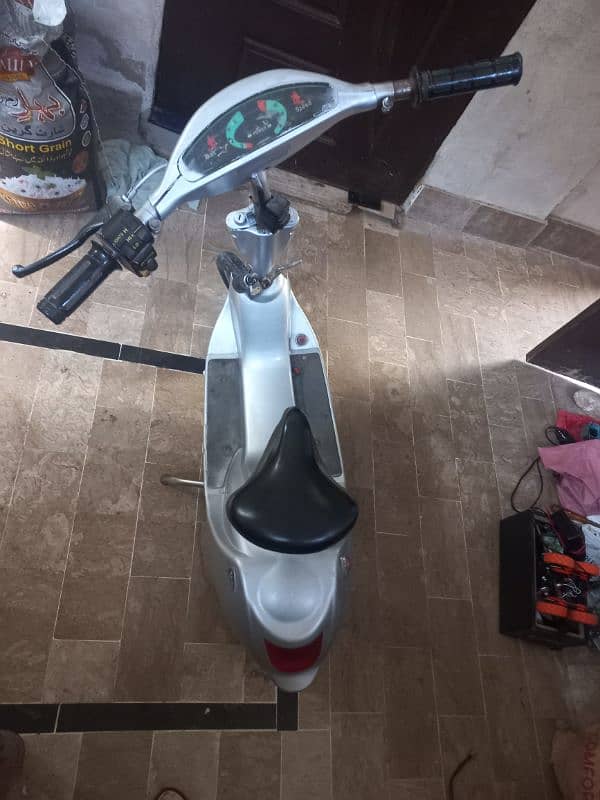 kids electric Scooty 4