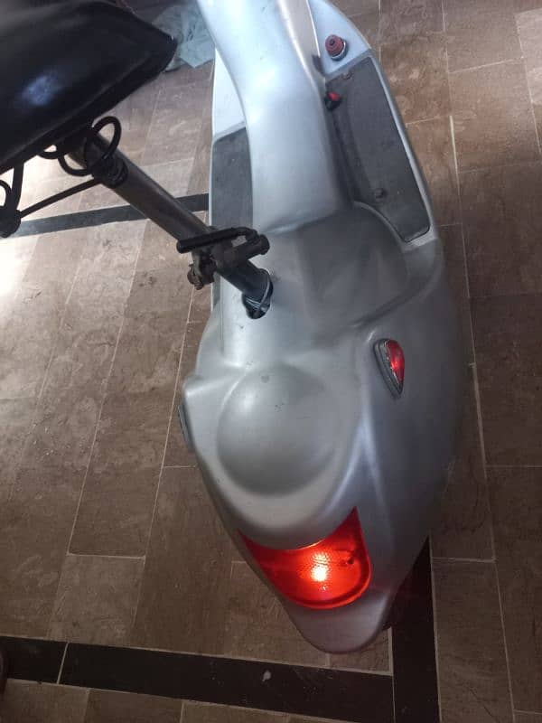 kids electric Scooty 5