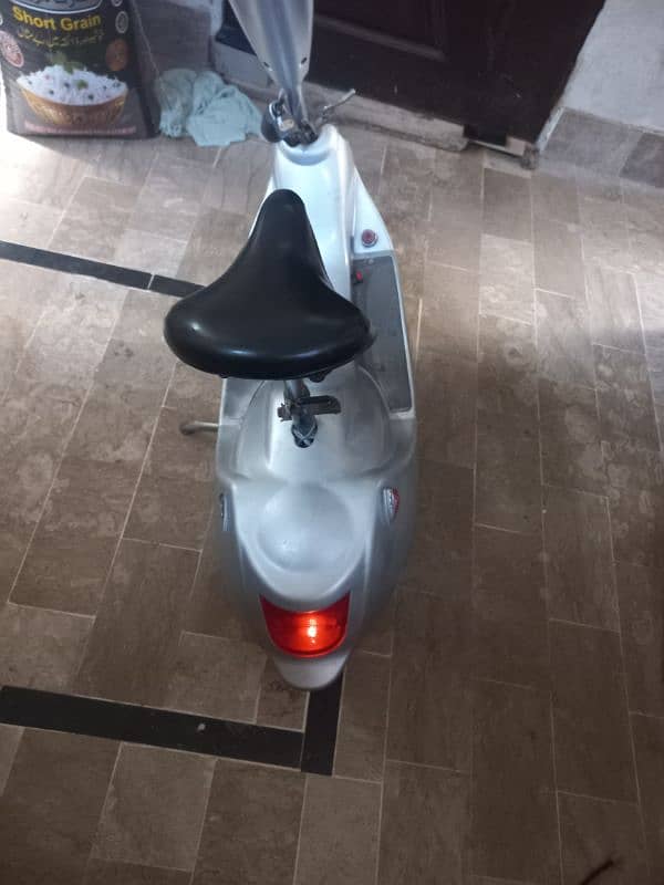 kids electric Scooty 6