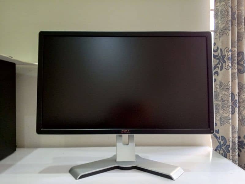 DELL 24 INCH (LCD) MONITOR FOR SALE 0