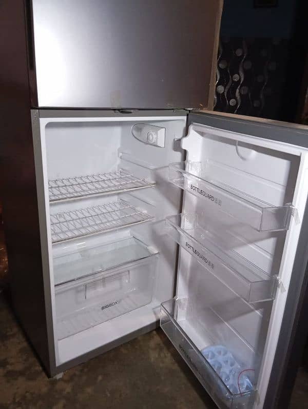 Refrigerator Haier HRF-246 1