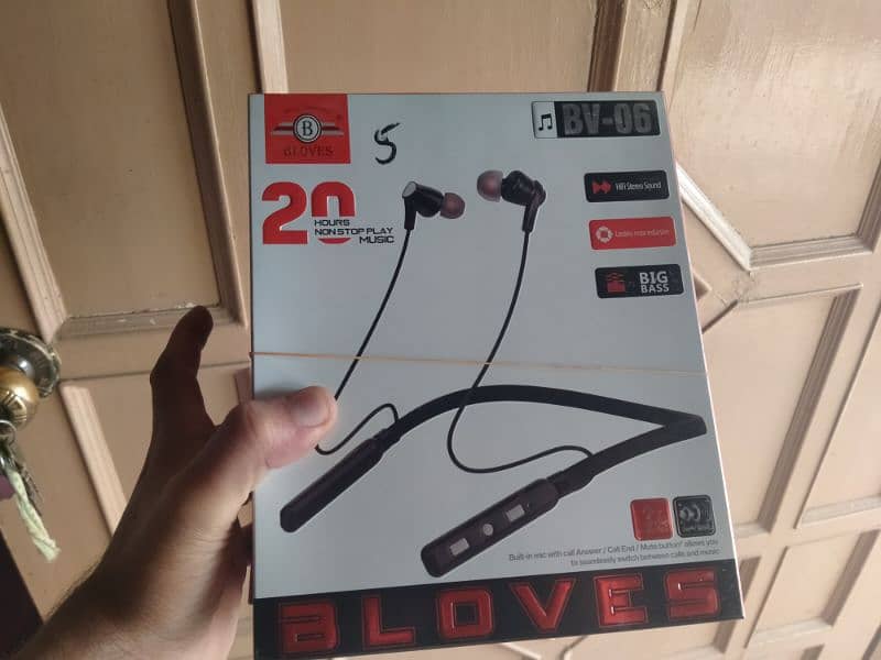 Bloves Wireless Bluetooth Earphones 1