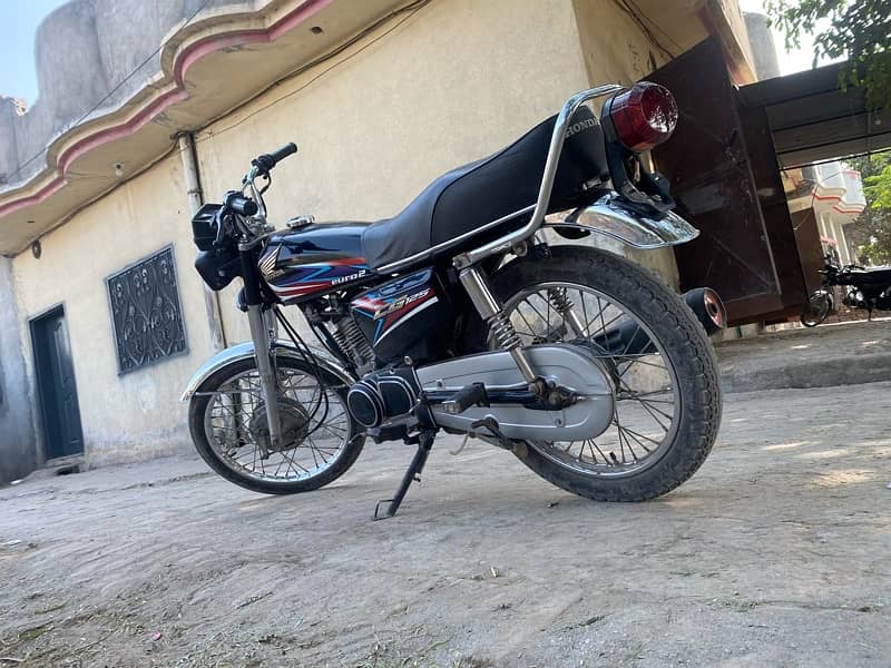 Honda 125 Black 6