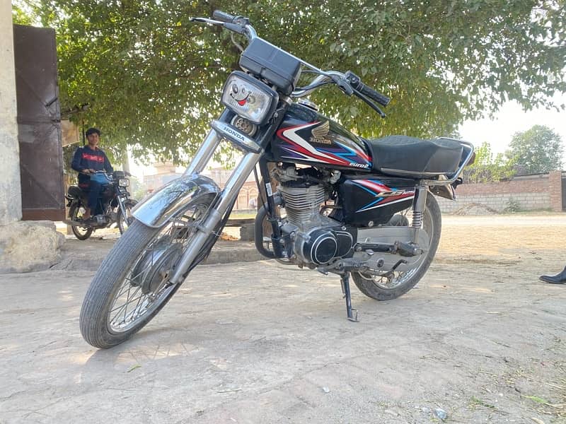 Honda 125 Black 8