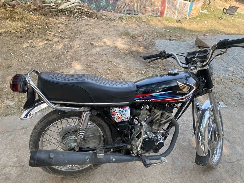 Honda 125 Black 12