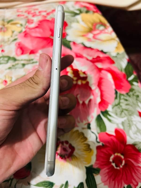 Iphone 7 plus in good condition 4