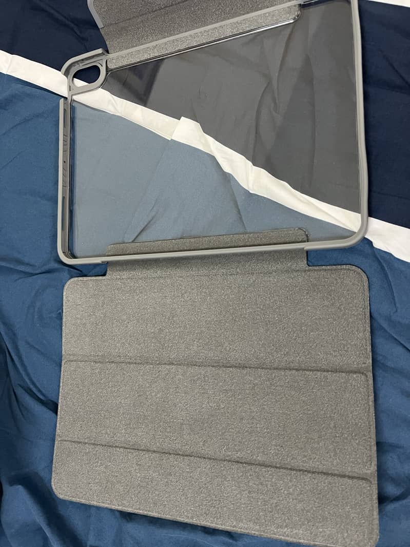 Otterbox symmetry 360 box for iPad Air 4 (10/10 condition) 2