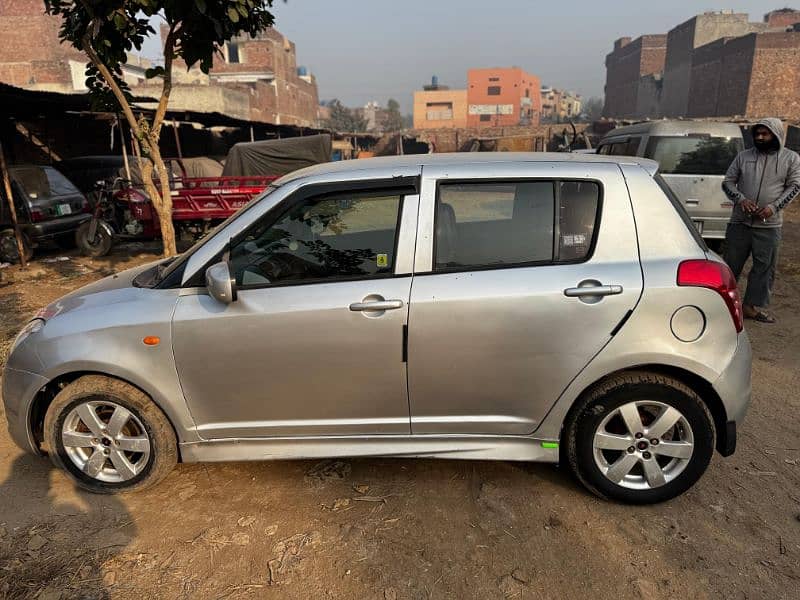 Suzuki Swift 2016 dlx O32I322I378 4