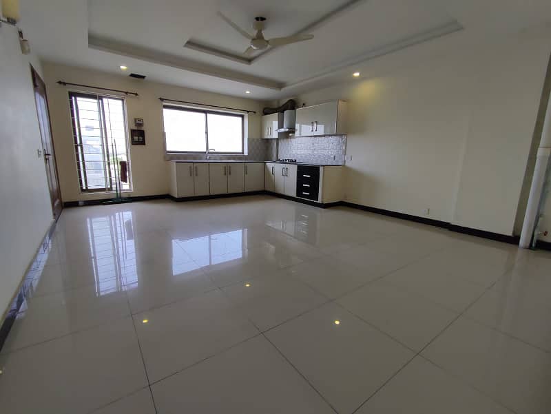 Spacious 1-Bed Luxury Apartment (670 Sqft) Ready to Move in Sector C, Bahria Town Lahore 3