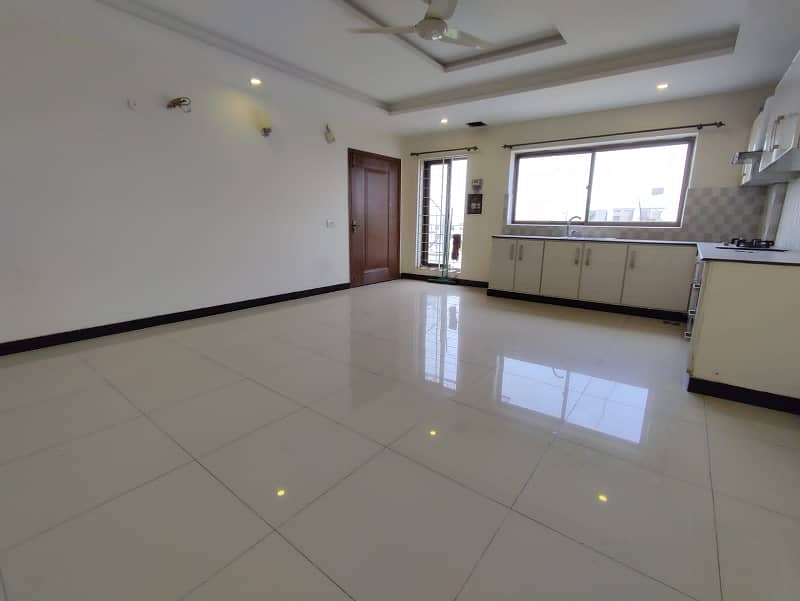 Spacious 1-Bed Luxury Apartment (670 Sqft) Ready to Move in Sector C, Bahria Town Lahore 4