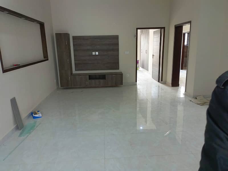 10 Marla Luxury Upper Portion Available For Rent In Janiper Block Bahria Town Lahore 3