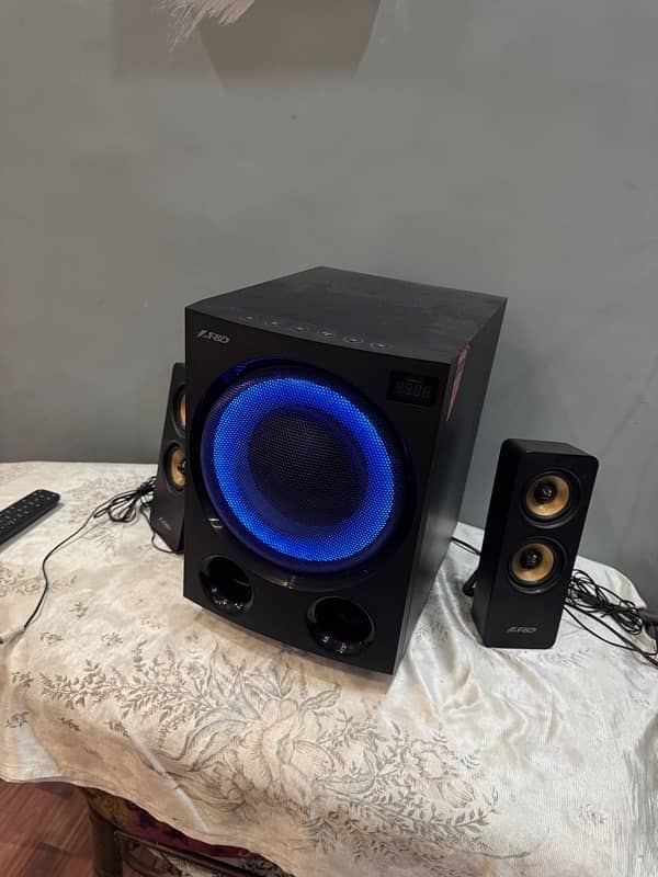 F&D F770 Boofer Speakers Almost New 1