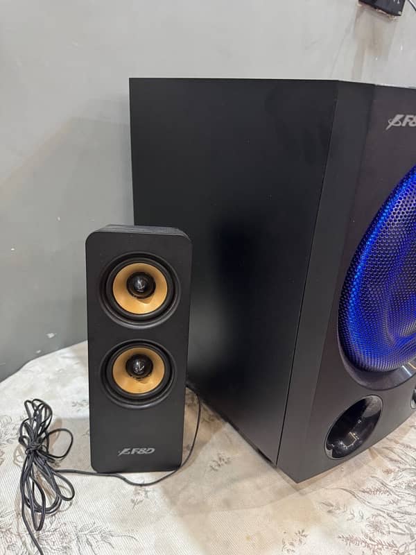 F&D F770 Boofer Speakers Almost New 9