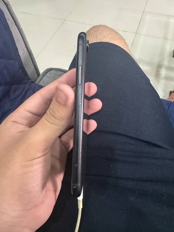 iPhone XR 64GB Non PTA 1