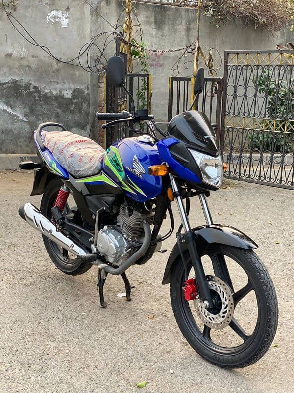 Honda CB 125 F 2023 Model 4500 kms driven  only like new bike 0