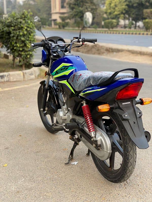 Honda CB 125 F 2023 Model 4500 kms driven  only like new bike 6