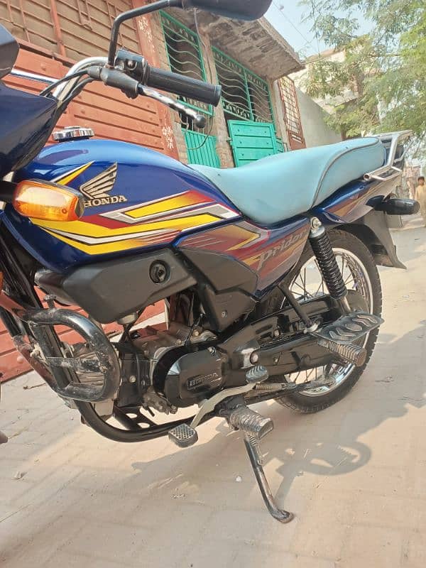 Honda pridor 100cc one hand used 2