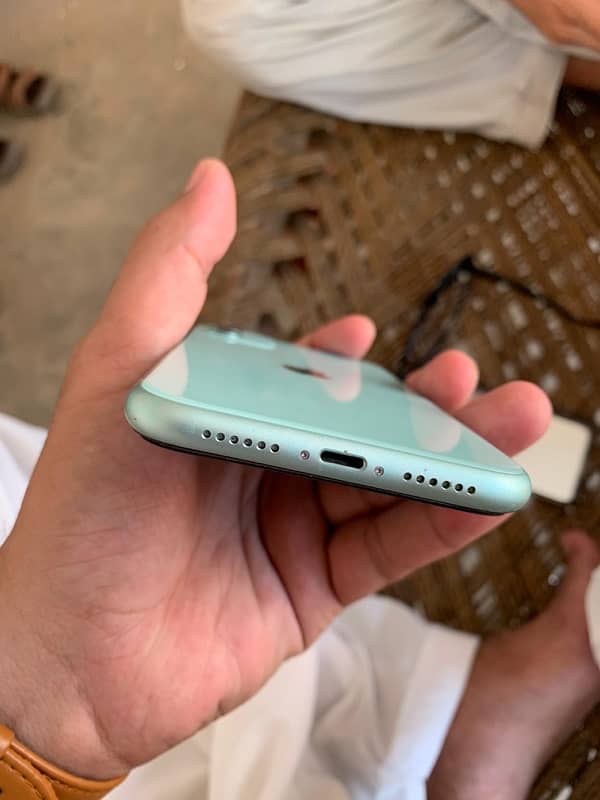 iPhone 11 (256 gb) 4