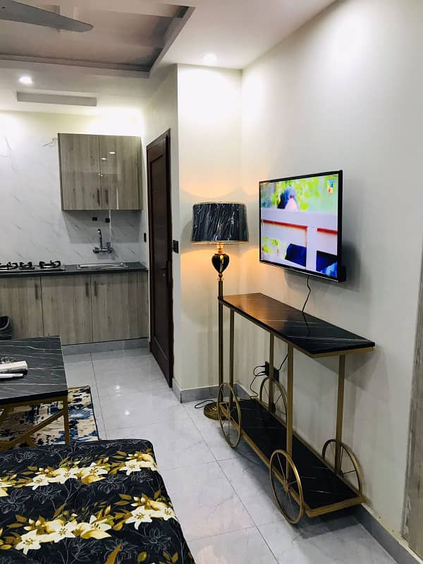 Luxury studio Apartments For Rent On Daily & Monthly Bases Bahria Town Lahore(1&2 Bed Room) 8