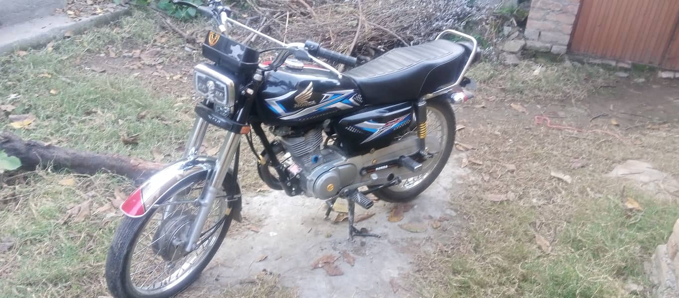 CG 125 Honda. pricr 170000 . Double saman k sth hai Mansehra number 0