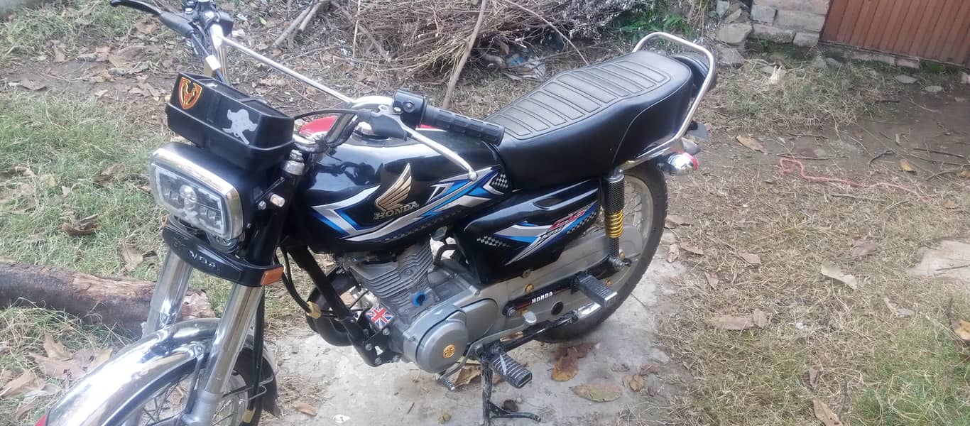 CG 125 Honda. pricr 170000 . Double saman k sth hai Mansehra number 6