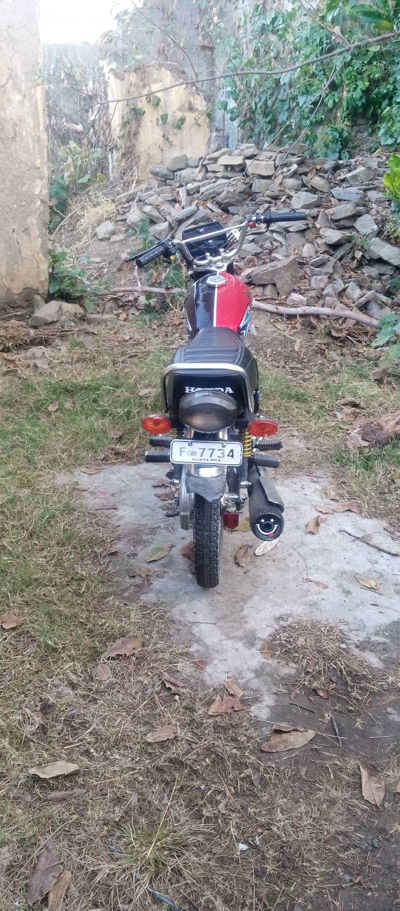 CG 125 Honda. pricr 170000 . Double saman k sth hai Mansehra number 8