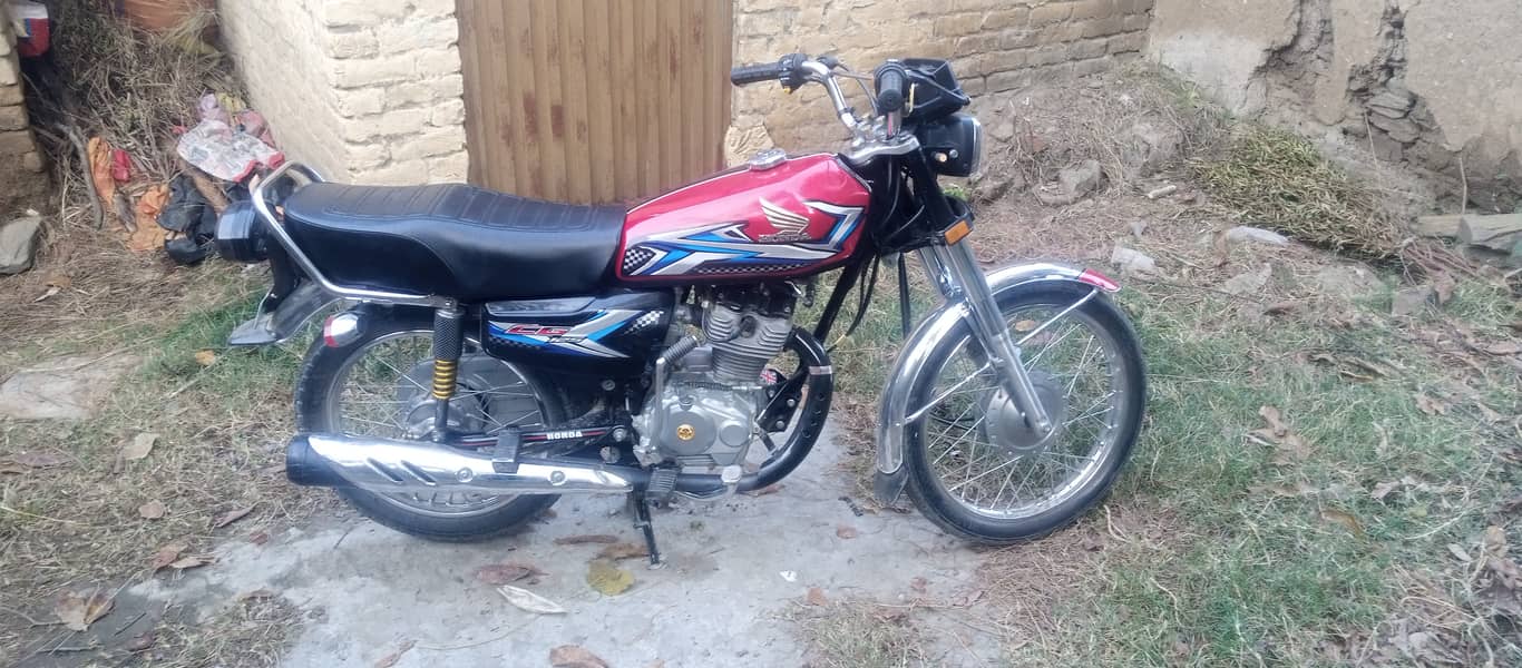 CG 125 Honda. pricr 170000 . Double saman k sth hai Mansehra number 9