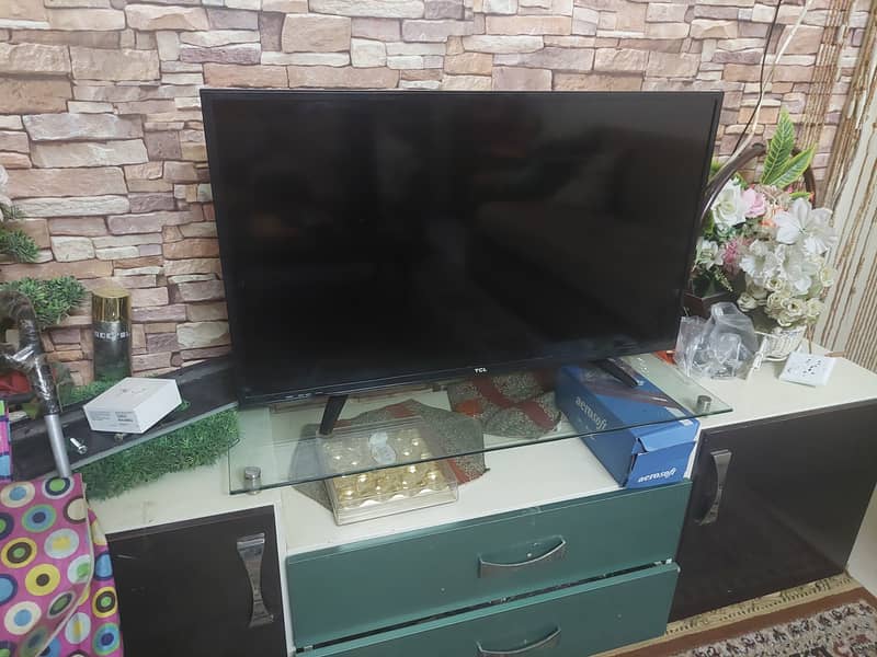 TCL LCD 39 inch 35 fixed karachi 8