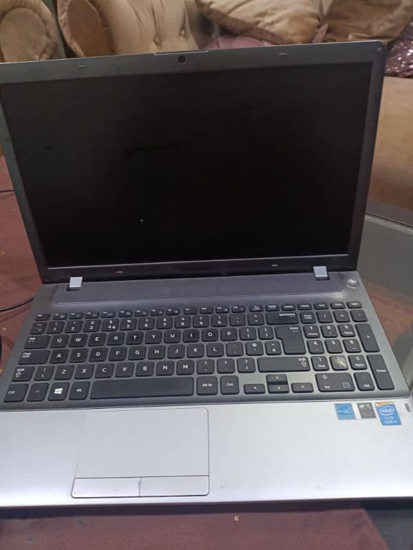 Samsung leptop 4gb ram 500 gb 0