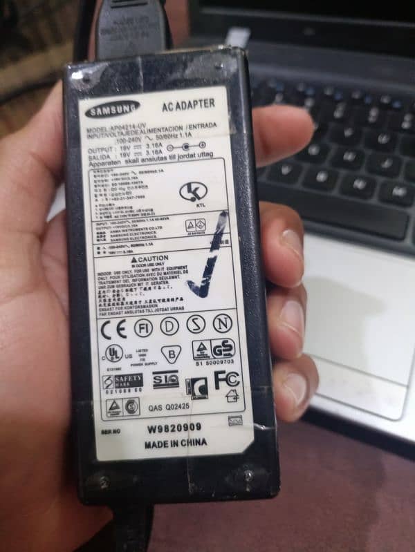 Samsung leptop 4gb ram 500 gb 3