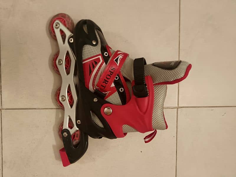 SPORTS SKATES BRAND NEW 3