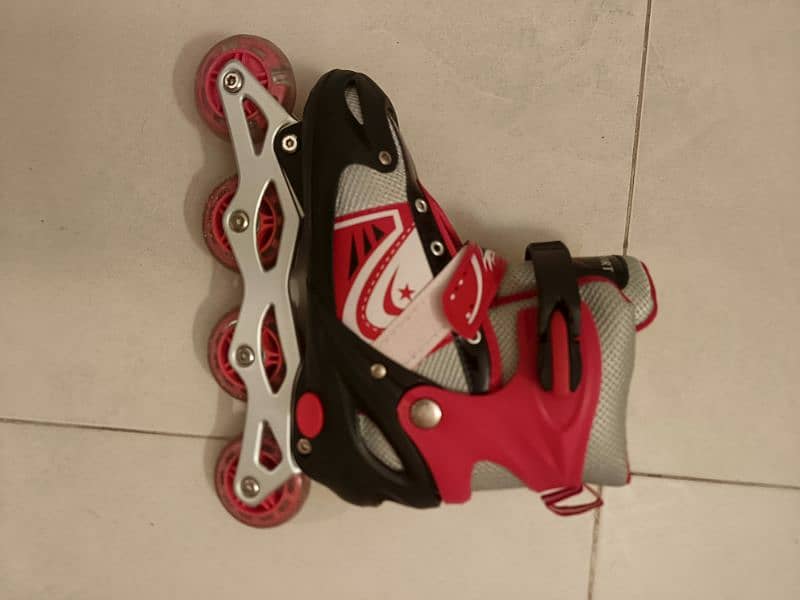 SPORTS SKATES BRAND NEW 4