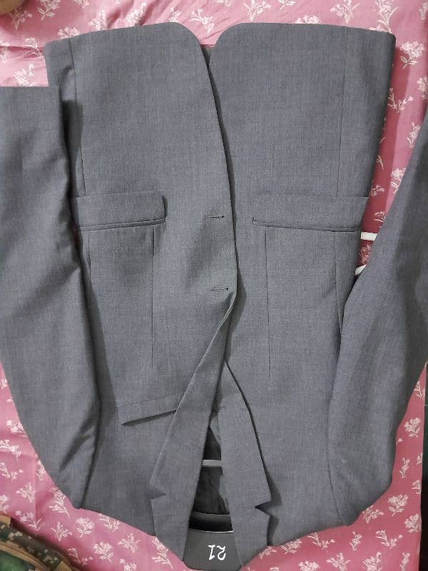 6x items (jeans, cotton pants, 2-piece suit, dress pant) 6