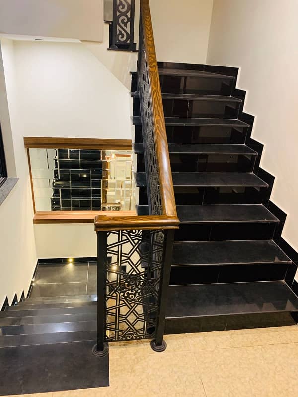 10 Marla House For Sale In Usman Block Bahria Town Lahore 28