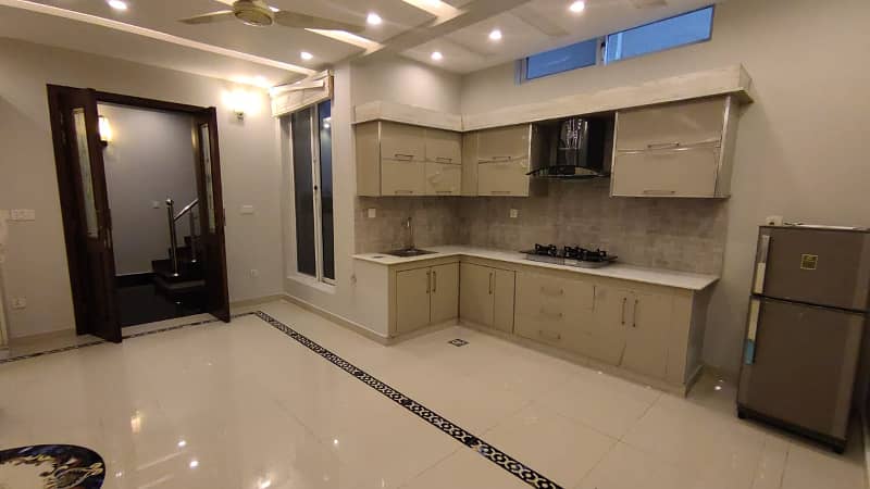 10 Marla House For Sale In Jinnah Block Bahria Town Lahore 6