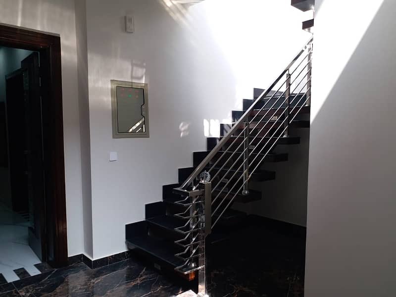 10 Marla House For Sale In Overseas B Block Bahria Town Lahore 2