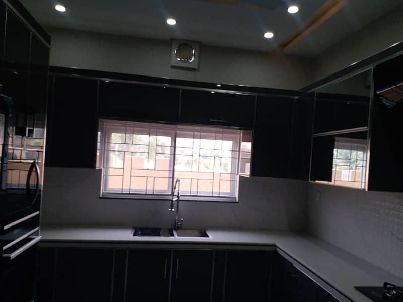 10 Marla House For Sale In Overseas B Block Bahria Town Lahore 18