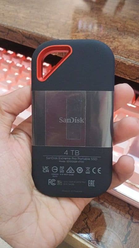 4 tb SSD 650000 0