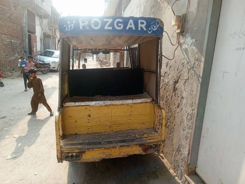 Rozgar  Rickshaw 6 seater 2