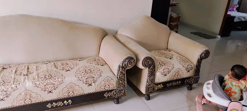 5 Seater Sofa Set in Good Condition 8