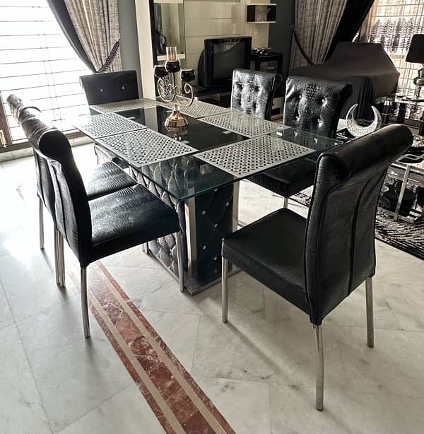 6 Seater Glass Dining Table with Mats! 0