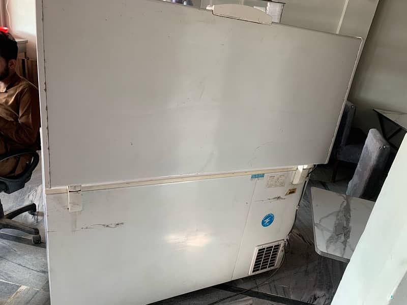 waves deep freezer for sale , 03394223767 , price will b negligible 4