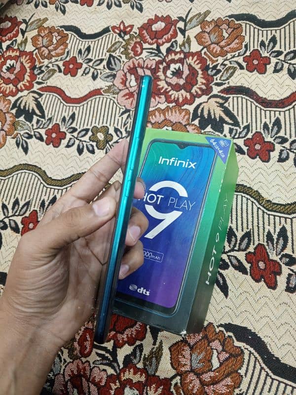 Infinix hot 9 Play 4gb or 64gb 4