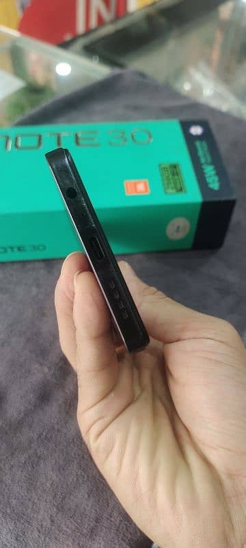 infinix note 30 Rom 256 GB  condition screen 10/10 back 9/10 he 4