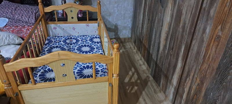 baby cot available for kid condition Good 2