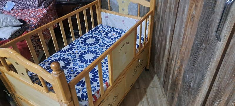 baby cot available for kid condition Good 4